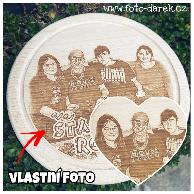 Kulaté dřevěné krájecí prkénko s fotkou