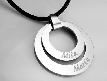 Ocelový přívěsek 2 kruhy 32+23 s textem